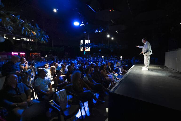 Jóvenes construyen futuro
