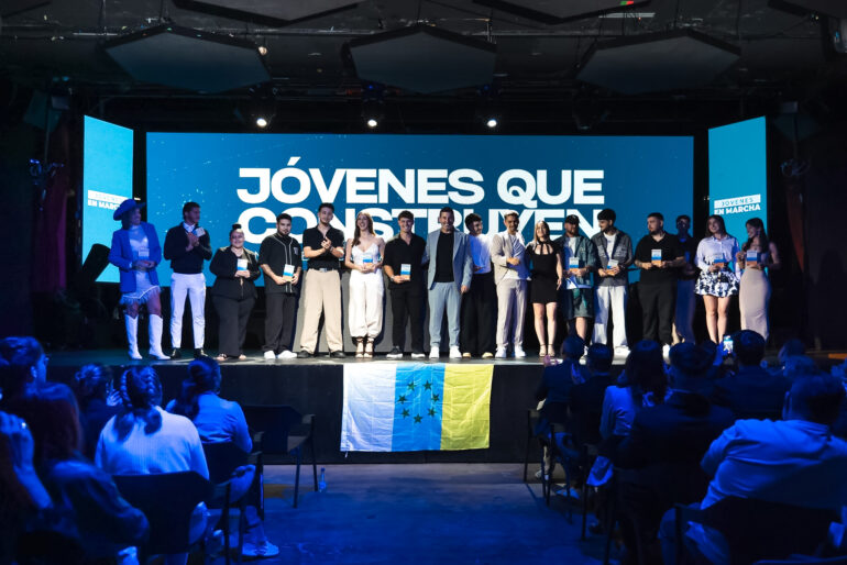 Jóvenes construyen futuro