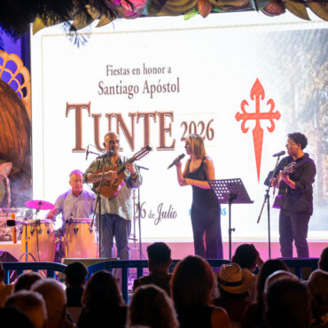 Las Fiestas de Santiago Apóstol de Tunte rinden homenaje a las reposteras en la gala de clausura